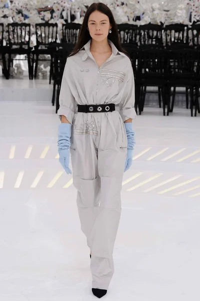 Look 12